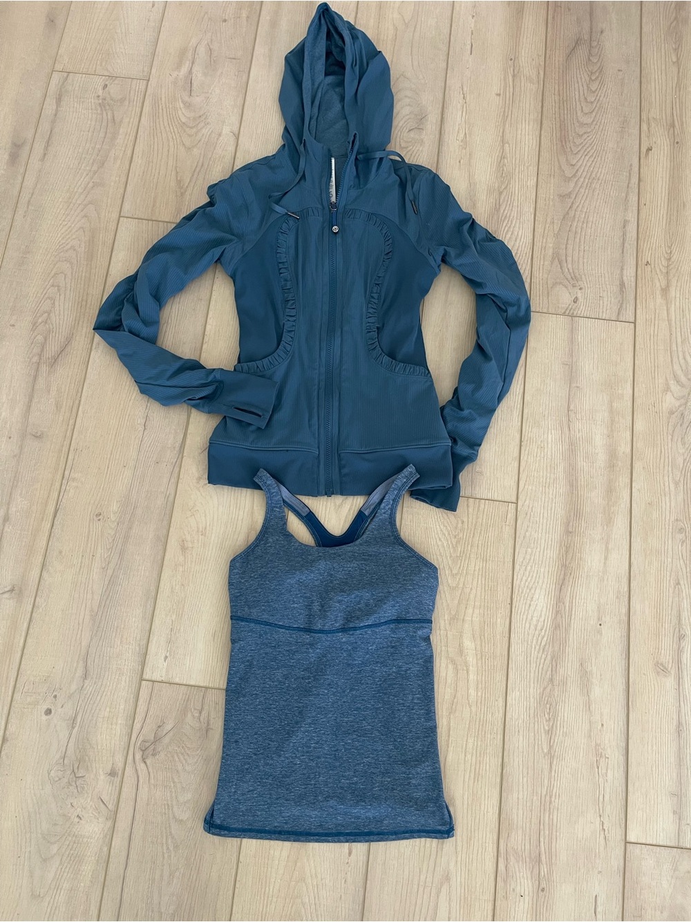 Lululemon jacket with bra top size 4